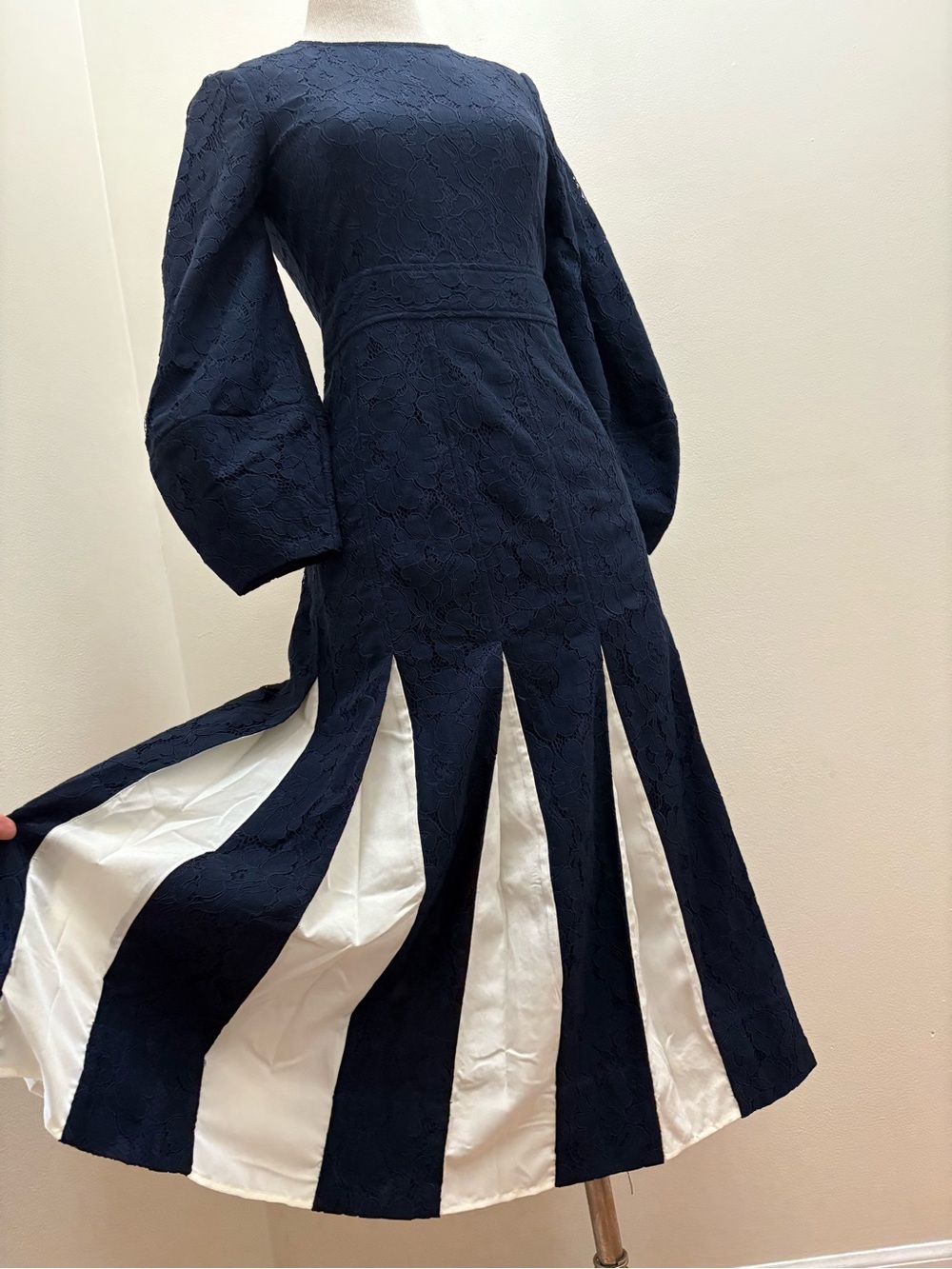 Tuckernuck Navy Blue Floral Lace Cristiana Pleated Dress Size XS Cocktail Formal - Picture 6 of 16